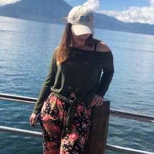 Meet your Posher, Lesly